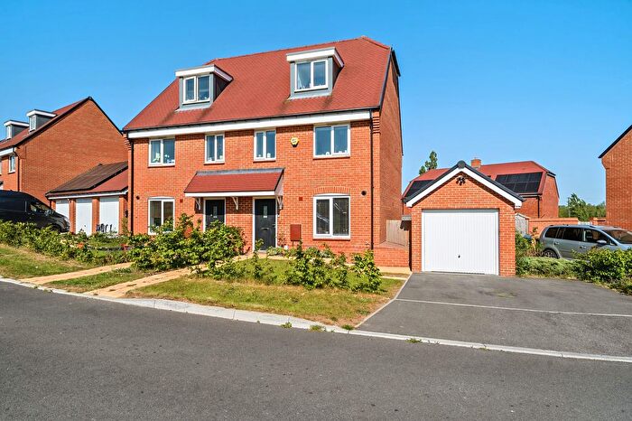 3 Bedroom Semi-Detached House For Sale In Browne Road, Farnham, GU10