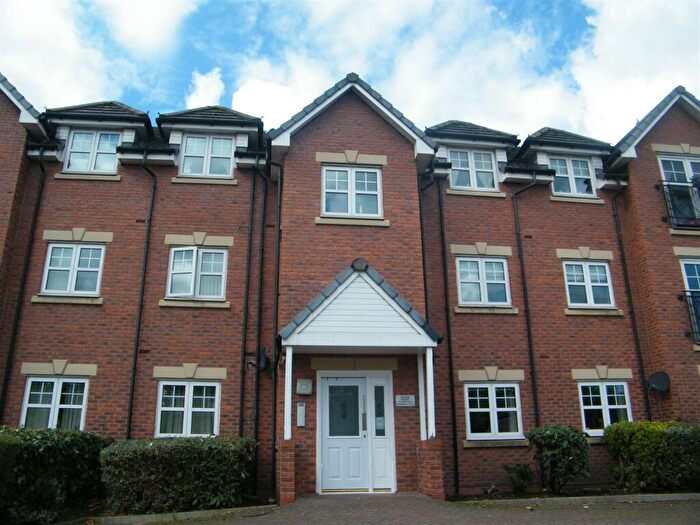 2 Bedroom Apartment To Rent In Riding Close, Sale, M33