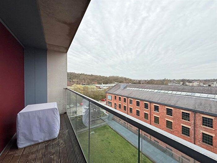 1 Bedroom Flat For Sale In Castle Street, Stalybridge, SK15