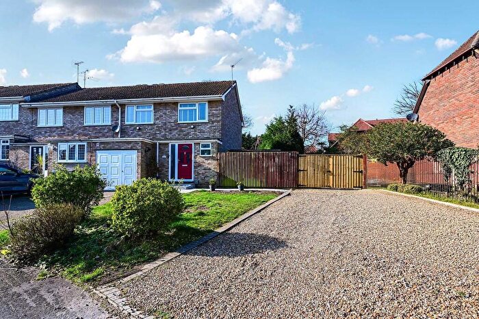 3 Bedroom End Of Terrace House For Sale In Greenhaven, Yateley, GU46