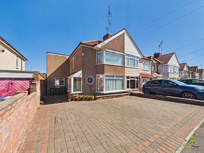 3 Bedroom Semi Detached House For Sale In Holmsdale Grove, Bexleyheath, DA7