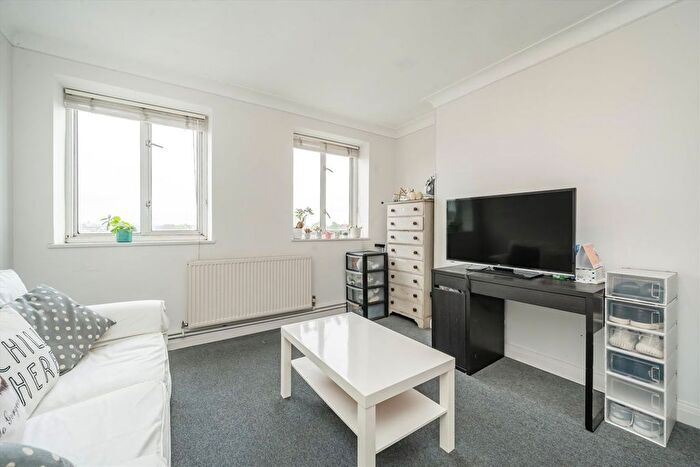 2 Bedroom Flat For Sale In Tooting High Street, Tooting, SW17