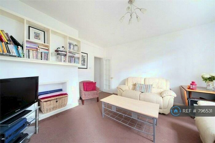 4 Bedroom Flat To Rent In Clapham, London, SW12