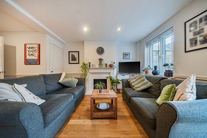 3 Bedroom Terraced House For Sale In Cadman Close, London, SW9