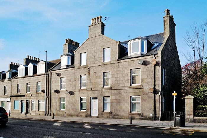 2 Bedroom Flat For Sale In Attic Floor Right, Holburn Street, Aberdeen, Aberdeenshire, AB10