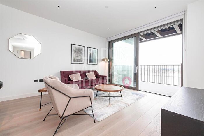 2 Bedroom Apartment To Rent In Legacy Building, Viaduct Gardens, London, SW11