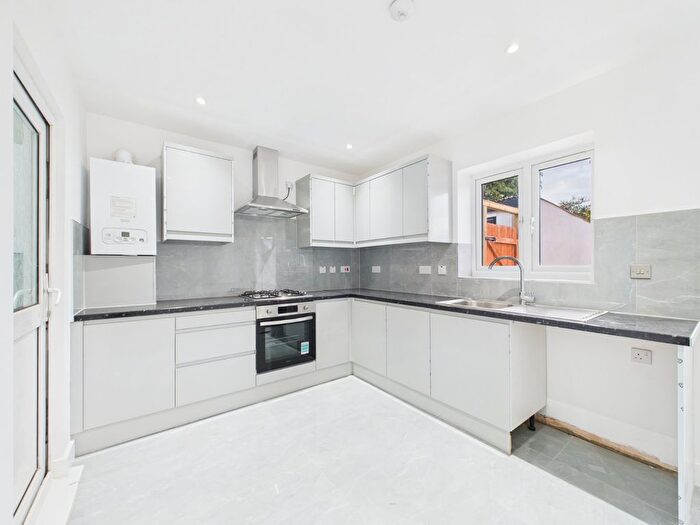 4 Bedroom Semi-Detached House To Rent In Stoke Road, Rainham, RM13