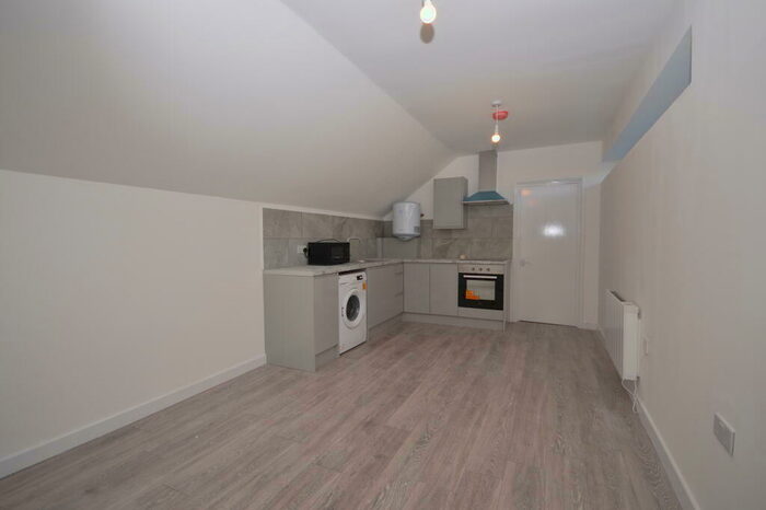 2 Bedroom Flat To Rent In Silver Street, Kettering, NN16