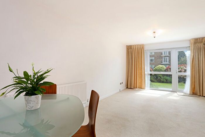 2 Bedroom Flat To Rent In Clifton Road, London, SW19