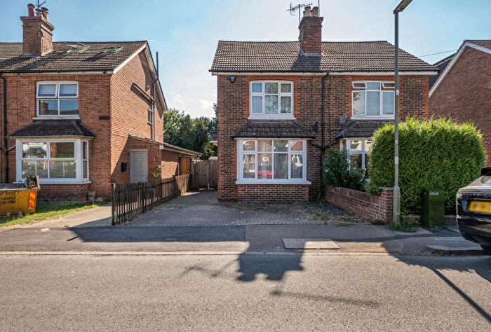 3 Bedroom Semi Detached House For Sale In Lumley Road, Horley, Surrey, RH6