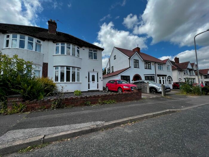 3 Bedroom Semi-Detached House To Rent In Windsor Avenue, Penn, Wolverhampton, WV4