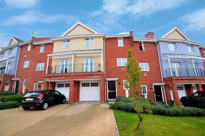 4 Bedroom Town House To Rent In Flowers Avenue, Ruislip, HA4