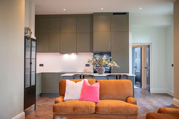 3 Bedroom Apartment To Rent In Moor Road, Headingley, Leeds, LS6