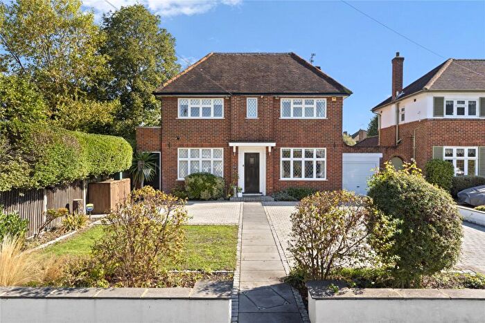 4 Bedroom Detached House For Sale In Grove Way, Esher, Surrey, KT10