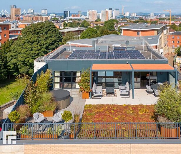 3 Bedroom Penthouse To Rent In Casablanca, Mount Stuart Square, Cardiff, CF10