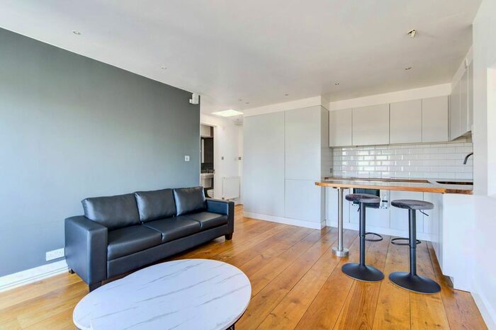 2 Bedroom Flat To Rent In Eardley Crescent, Earls Court, London, SW5