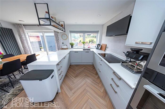 4 Bedroom Detached House For Sale In Lords Wood Lane, Chatham, Kent, ME5