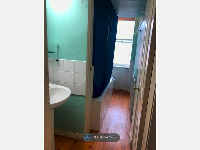 1 Bedroom Flat To Rent In Waverley Park, Edinburgh, EH8