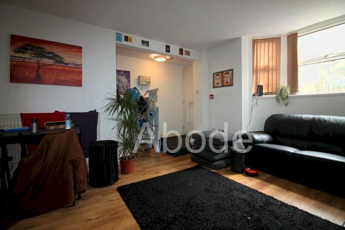 2 Bedroom Flat To Rent In Brudenell Mount, Leeds, West Yorkshire, LS6