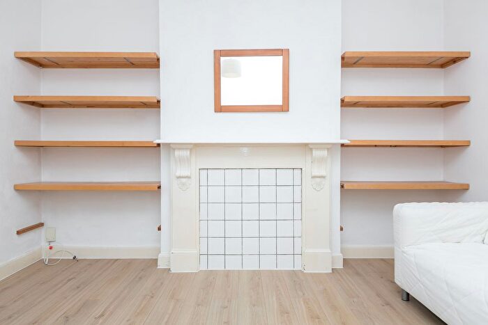 1 Bedroom Flat To Rent In Wormholt Road, London, W12