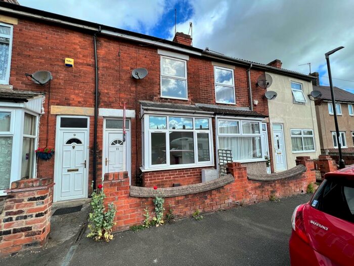 2 Bedroom House To Rent In Chesterfield Avenue New Whittington, Chesterfield, S43