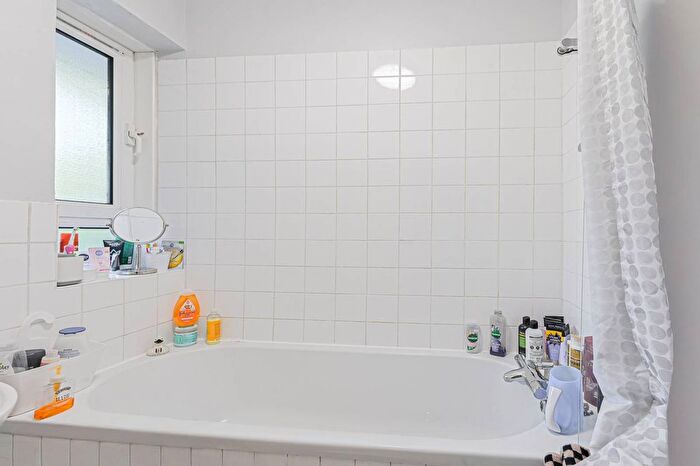 3 Bedroom Flat For Sale In Draycott Avenue, Chelsea, London, SW3