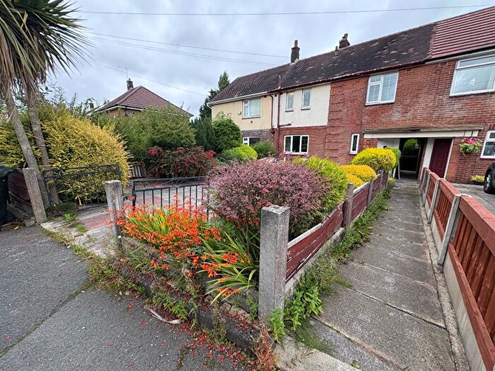 3 Bedroom Town House To Rent In Hill Top Drive, Rochdale, OL11