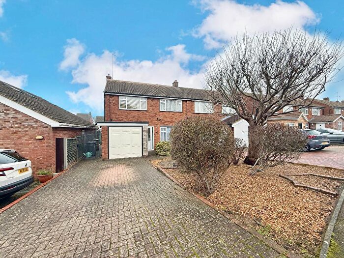 3 Bedroom Semi Detached House For Sale In Stanmore Crescent, Leagrave, Luton, Bedfordshire, LU3