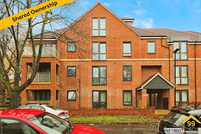 2 Bedroom Flat For Sale In Flat, Garth Road, Chiswick, W4