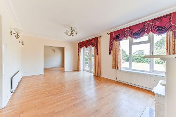 3 Bedroom Bungalow To Rent In York Road, Sutton, SM2