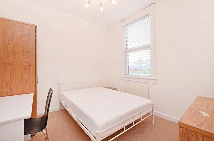 4 Bedroom Semi-Detached House To Rent In Sharrow Lane, Sheffield, S11