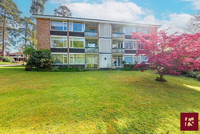 2 Bedroom Flat To Rent In Heathermount Gardens, Crowthorne, Berkshire, RG45