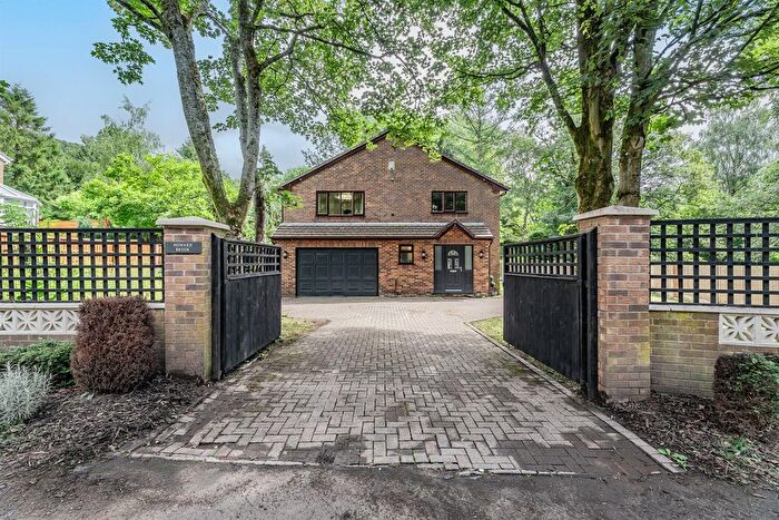 5 Bedroom Detached House For Sale In Shirebrook Drive, Glossop, SK13