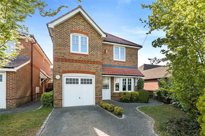 4 Bedroom Detached House For Sale In Green Lane, Hersham, Surrey, KT12