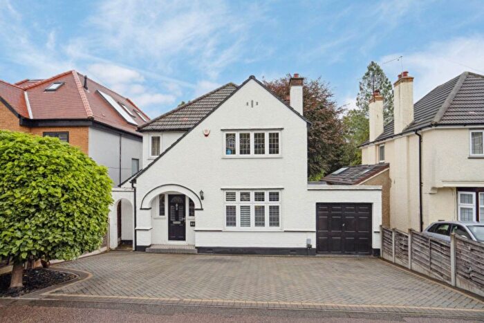 4 Bedroom Detached House For Sale In Brookdene Avenue, Oxhey Hall, WD19