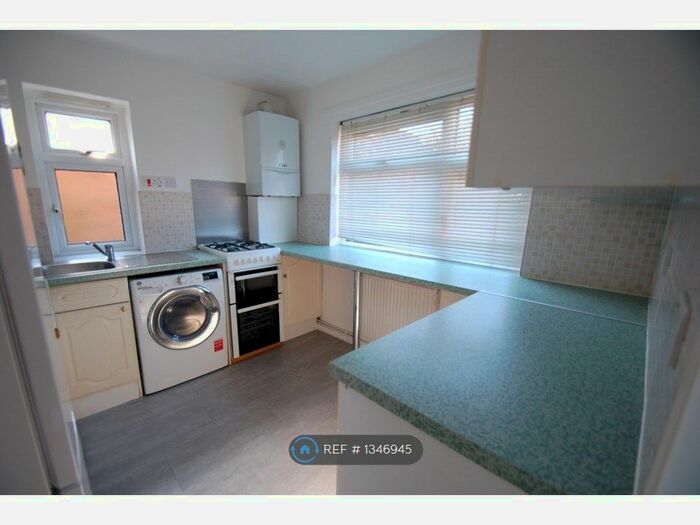 2 Bedroom Flat To Rent In Belgrave Close, London, N14