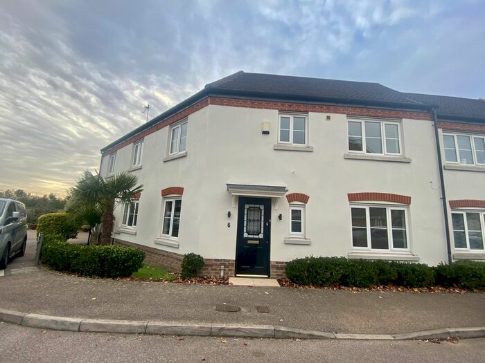 4 Bedroom Semi-Detached House To Rent In King Henry Court, Deer Park Way, Waltham Abbey EN9