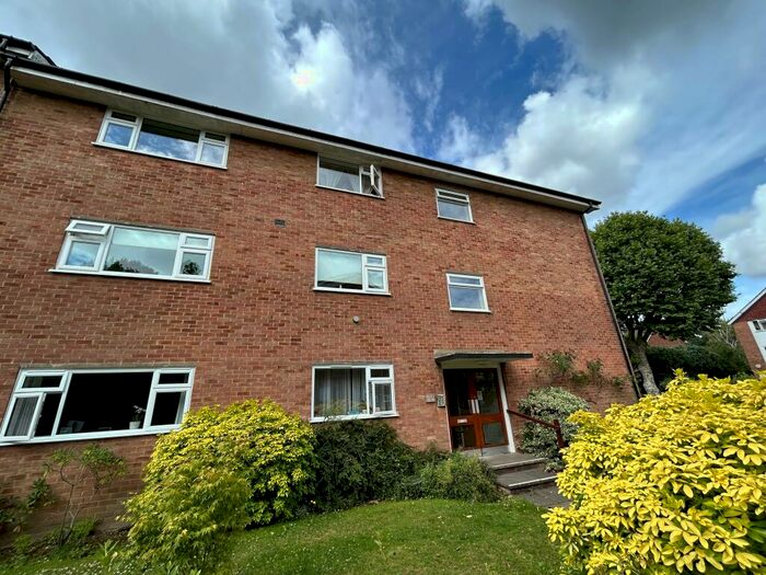 2 Bedroom Flat To Rent In Palmerston Court, Lovelace Gardens, Surbiton, KT6