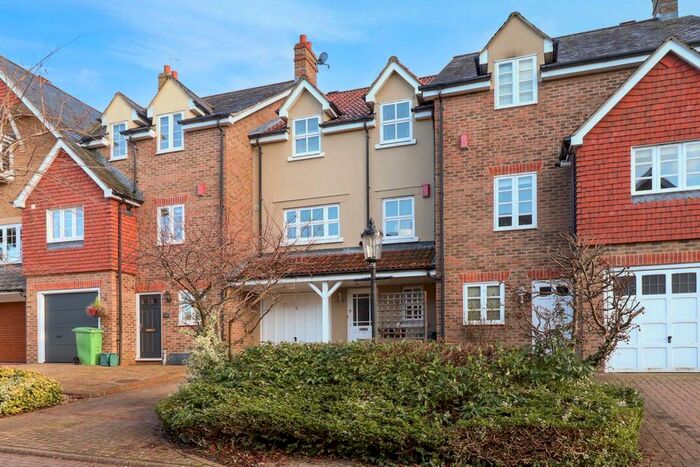 3 Bedroom Property To Rent In Morningside Close, Prestbury, Cheltenham, GL52