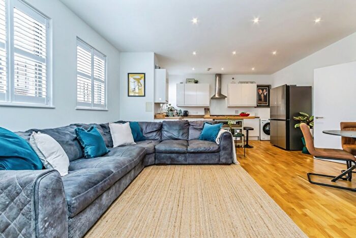 2 Bedroom Flat For Sale In Whyteleafe Hill, Whyteleafe, ., Surrey, CR3