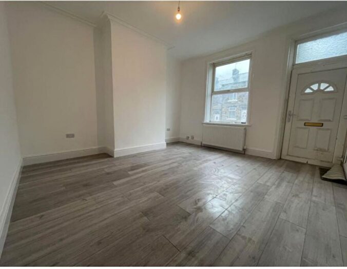 3 Bedroom Terraced House For Sale In Runswick Terrace, Bradford, West Yorkshire, BD5