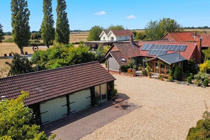 4 Bedroom Link Detached House For Sale In Steeple Ashton, Trowbridge, BA14