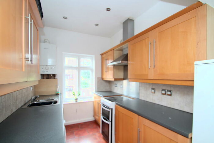 3 Bedroom Flat To Rent In Ravensbourne Road, Bromley, BR1