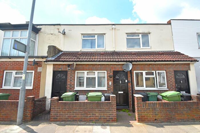 1 Bedroom Flat To Rent In Twyford Avenue, Portsmouth, Hampshire, PO2