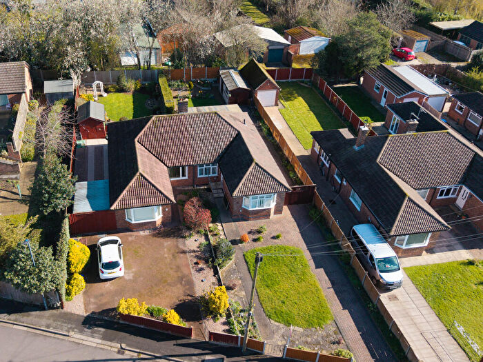 3 Bedroom Semi-Detached Bungalow For Sale In Leamington Close, Derby, DE23