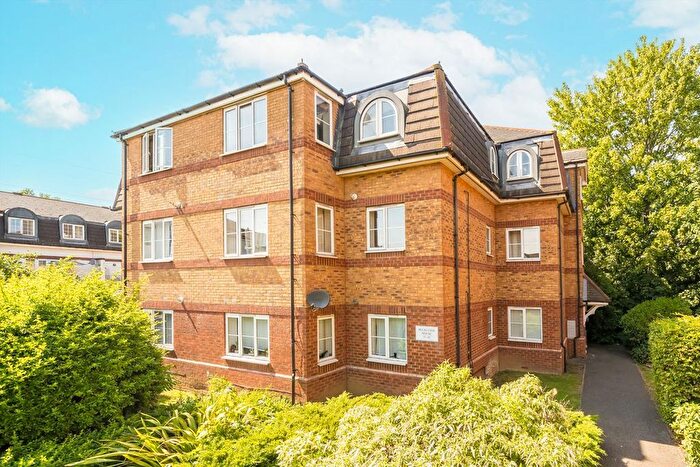 2 Bedroom Flat For Sale In Chaucer Way, Wimbledon, SW19