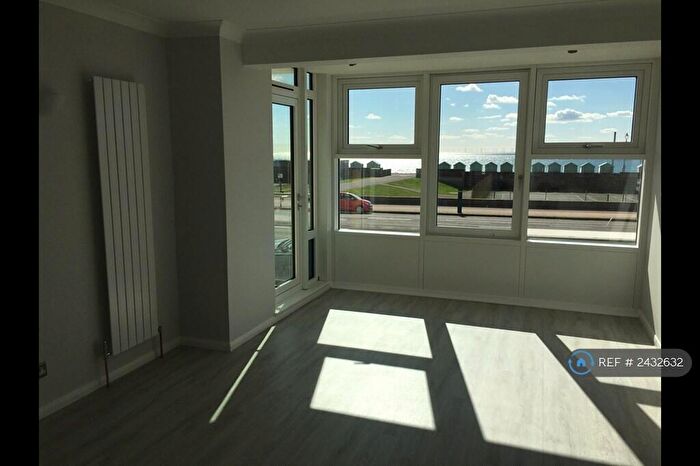 3 Bedroom Flat To Rent In Kingsway, Hove, BN3