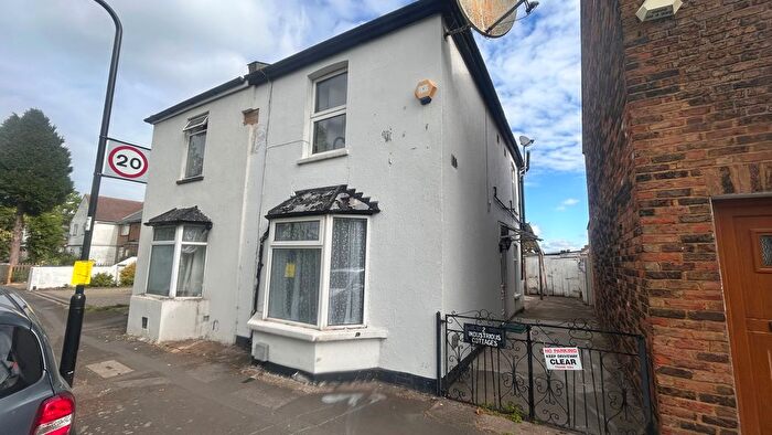 2 Bedroom Semi Detached House For Sale In The Common, Southall, UB2