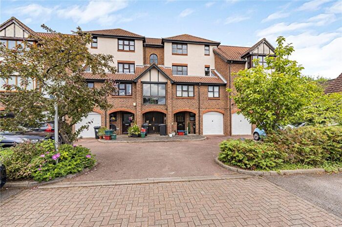 1 Bedroom Flat For Sale In Beaumont Place, Isleworth, TW7