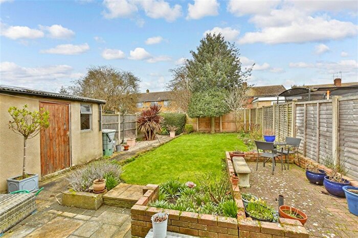 3 Bedroom Semi Detached House For Sale In Dean Road, Sittingbourne, Kent, ME10